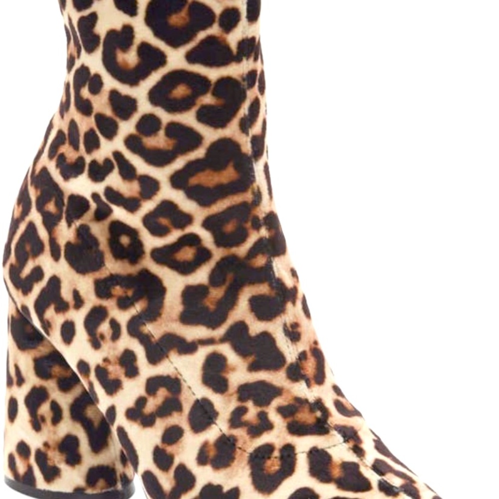 Steve Madden Valyant Leo Velvet booties